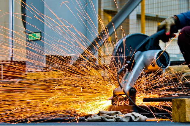 Veilig werken op hoogte: ladders en steigers